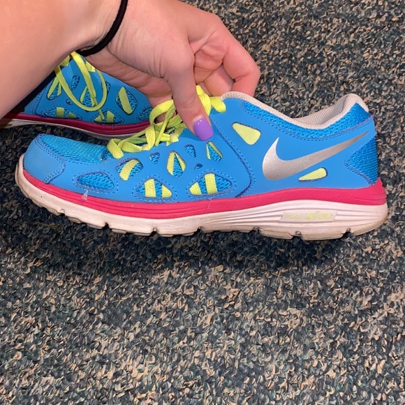 Nike tennis shoes, kids youth - Picture 2 of 5